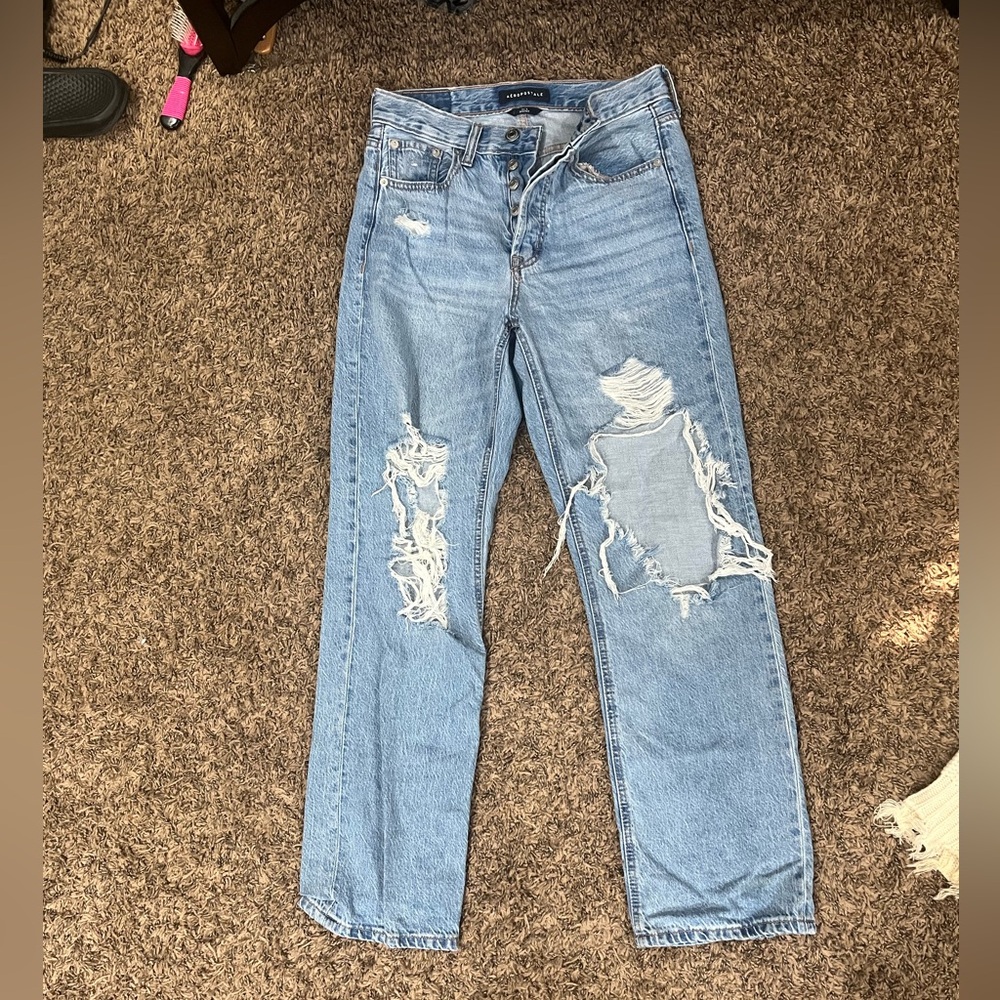 Woman’s Junior American eagle jeans